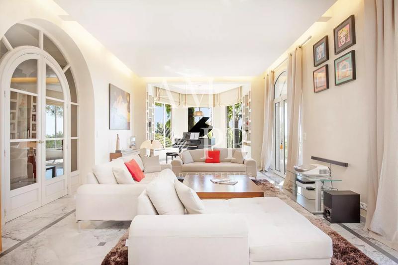 Villa - 355 m² - 8 pièces