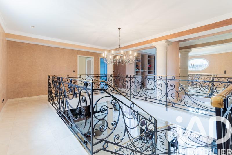 Maison - 338 m² - 10 pièces