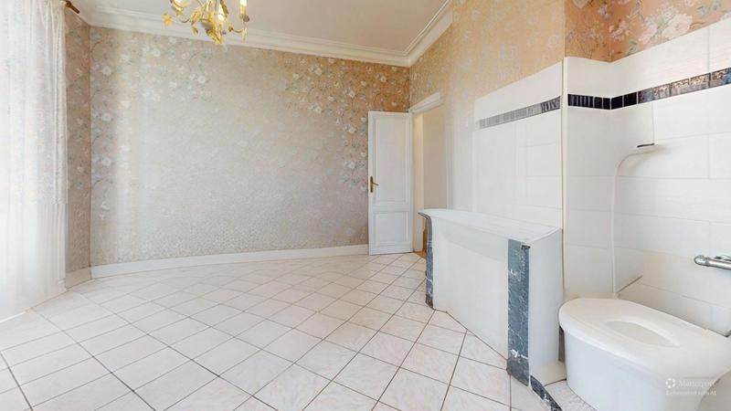 Maison - 260 m² - 8 pièces