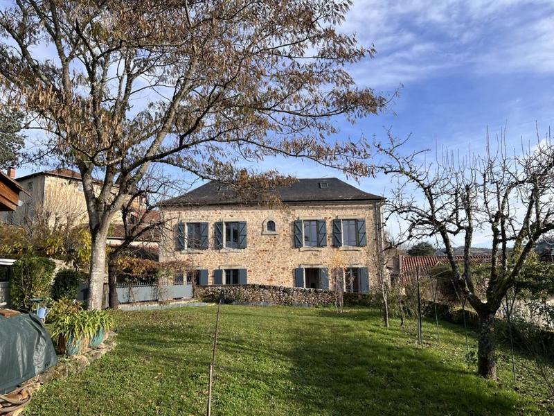 Maison - 220 m² - 8 pièces