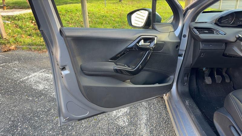 Peugeot 208 1.5 BlueHDI 100 Allure