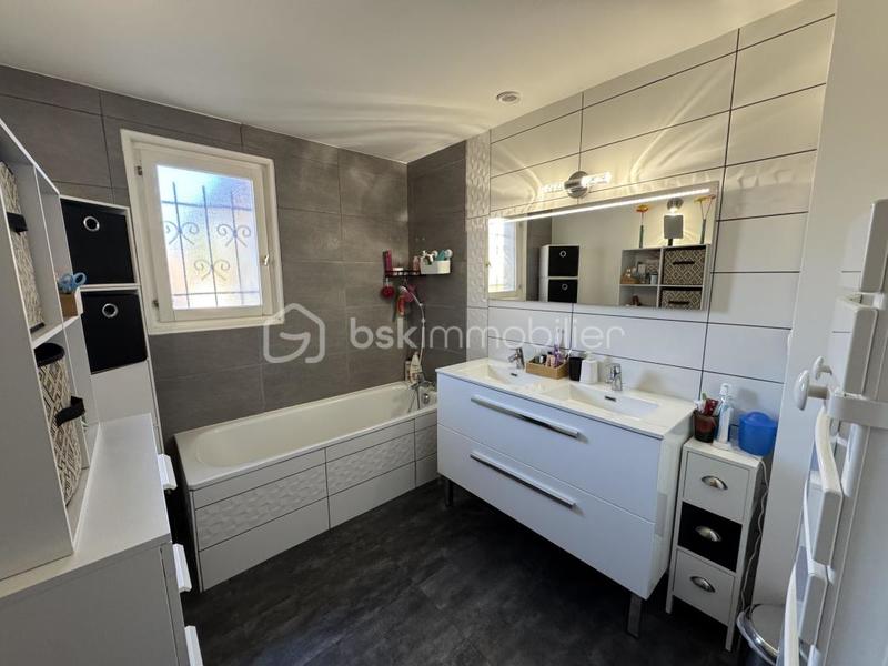 Maison - 210 m² - 7 pièces