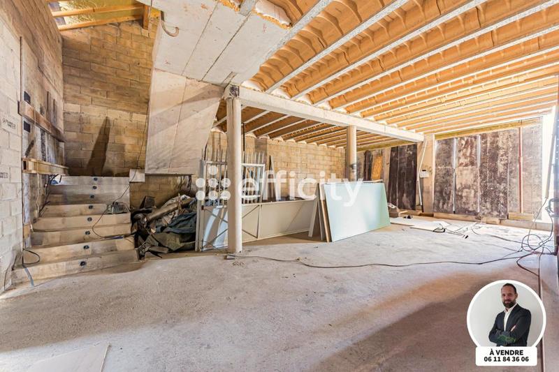 Maison - 270 m² - 8 pièces