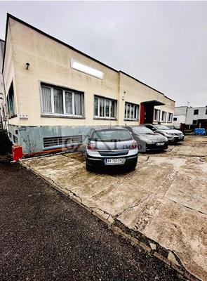 Entrepôt - 1 100 m²