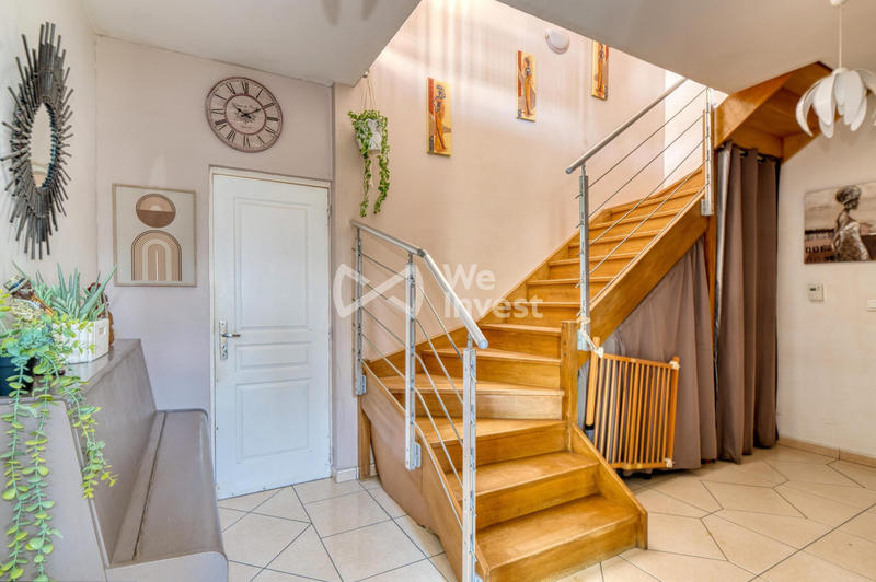 Maison - 203 m² - 7 pièces