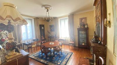 Maison - 186 m² - 7 pièces