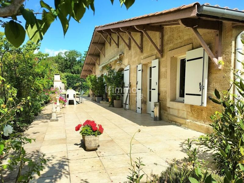 Maison - 250 m² - 7 pièces