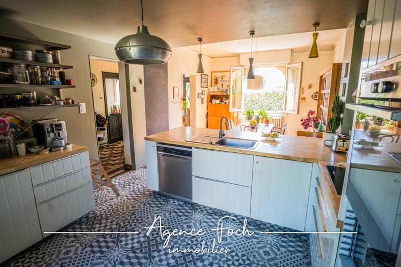 Maison traditionnelle - 250 m² - 5 pièces