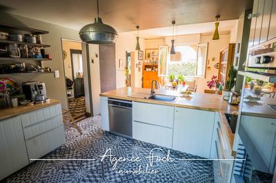 Maison traditionnelle - 250 m² - 5 pièces