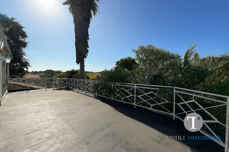 Maison - 237 m² - 8 pièces