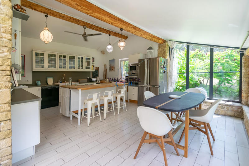 Villa - 234 m² - 8 pièces