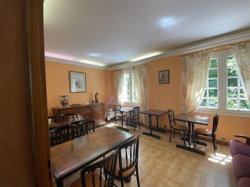 Maison - 311 m² - 10 pièces