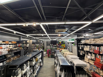 Local commercial - 344 m² - 1 pièce