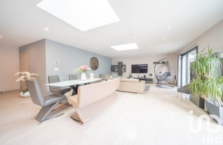 Maison de maîtres - 220 m² - 7 pièces