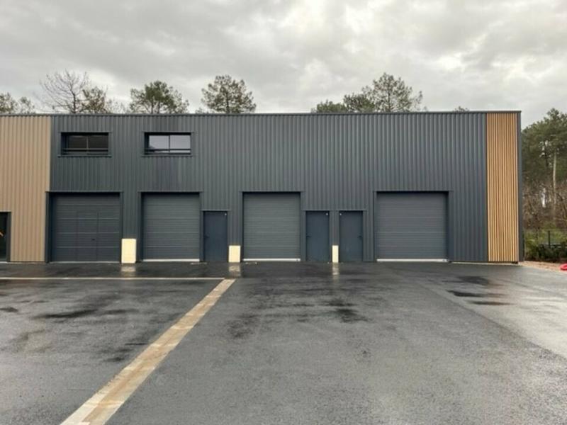 Local d'activité / Entrepôt - 57 m²