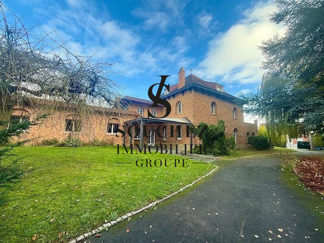 Maison - 352 m² - 10 pièces