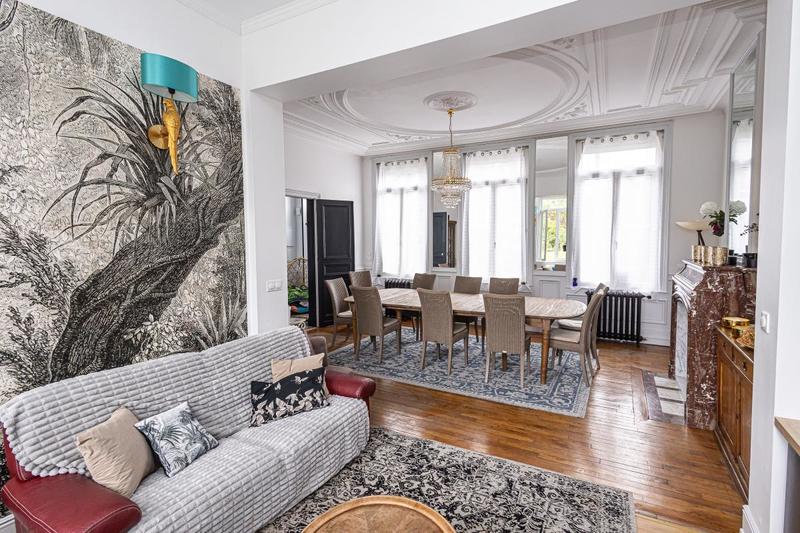 Maison - 330 m² - 10 pièces