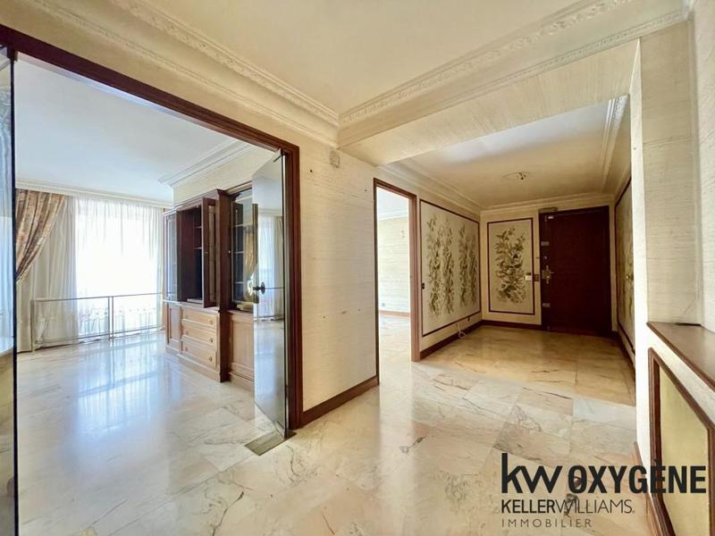 Appartement - 205 m² - 7 pièces