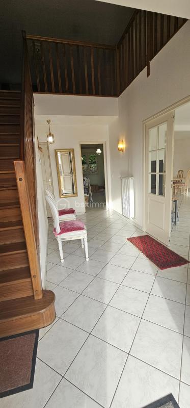 Demeure - 241 m² - 8 pièces