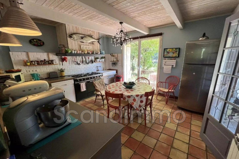 Villa - 213 m² - 6 pièces