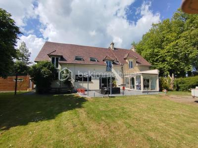 Maison - 248 m² - 11 pièces