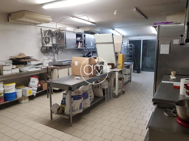 Fonds de commerce - Local commercial - 180 m²