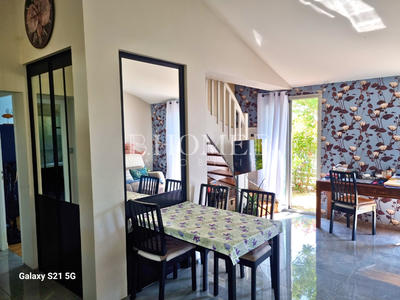 Maison - 104 m² - 5 pièces