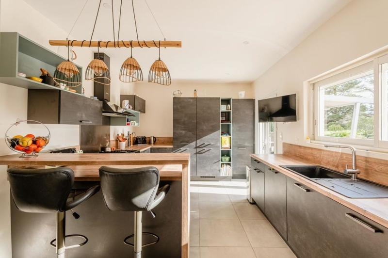 Villa - 335 m² - 7 pièces