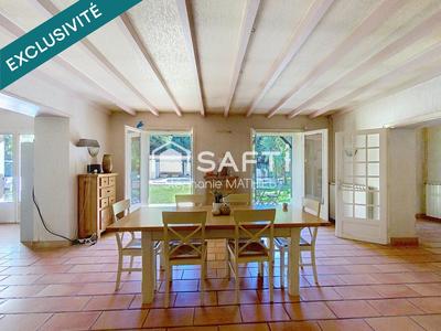 Maison - 245 m² - 8 pièces