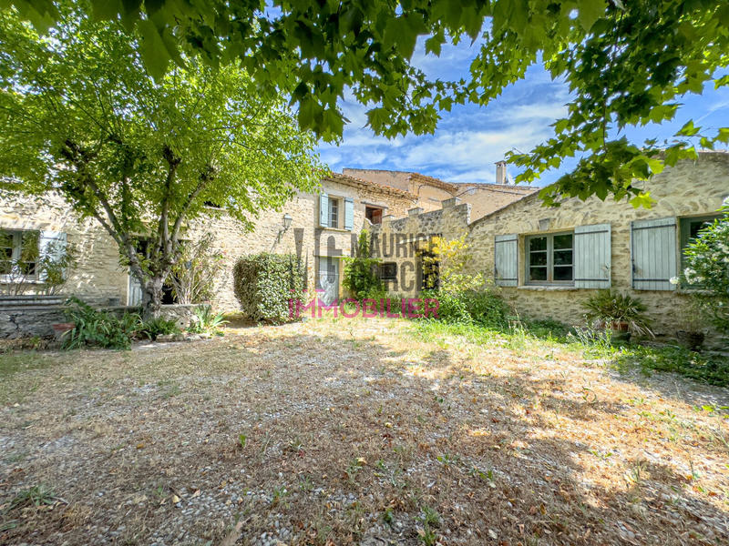 Maison - 215 m² - 6 pièces