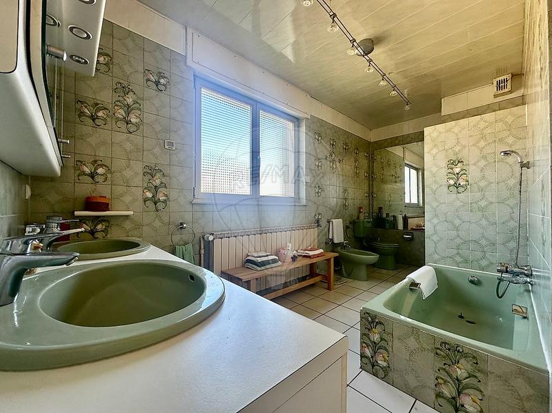 Maison - 207 m² - 7 pièces