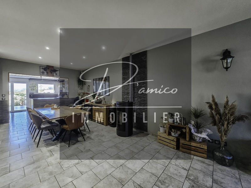 Maison - 104 m² - 7 pièces