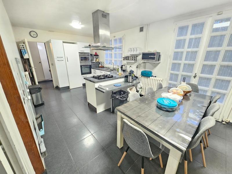 Maison - 180 m² - 9 pièces