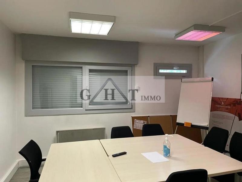 Entrepôt - 3 900 m²