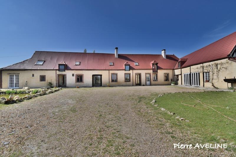 Maison - 410 m² - 11 pièces