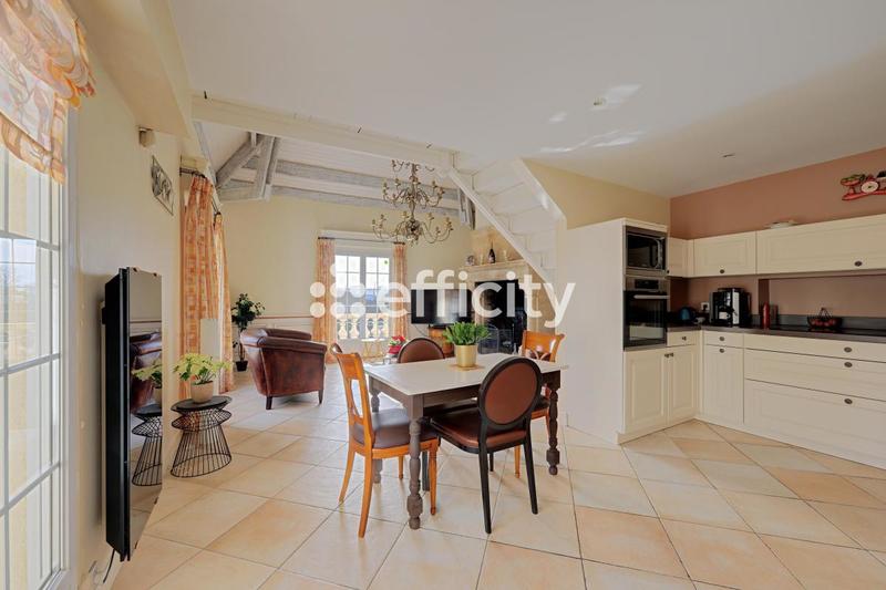 Pavillon - 222 m² - 8 pièces