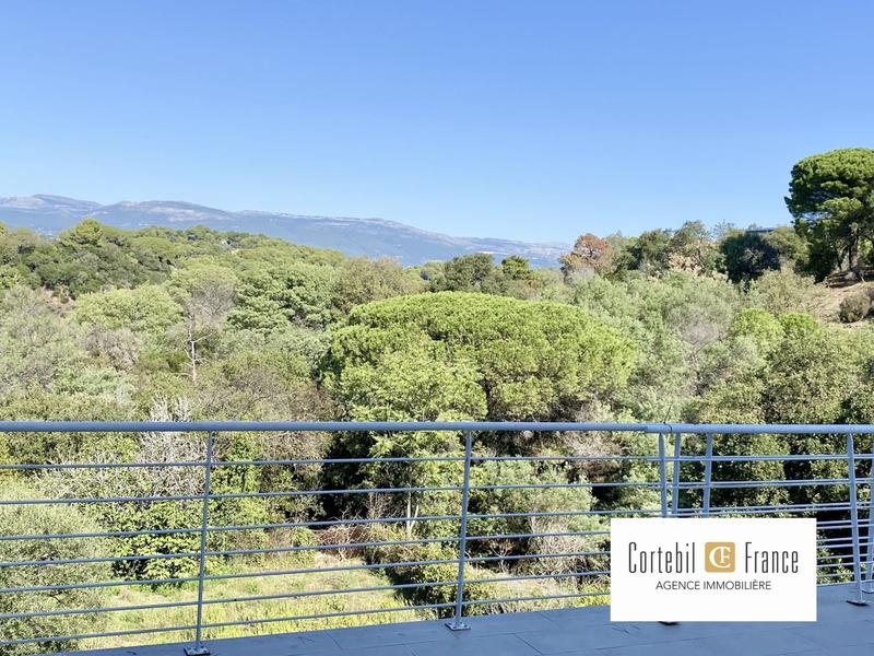 Villa - 245 m² - 9 pièces