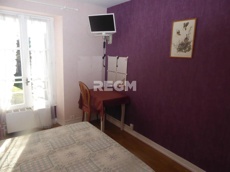 Propriété - 800 m² - 25 pièces