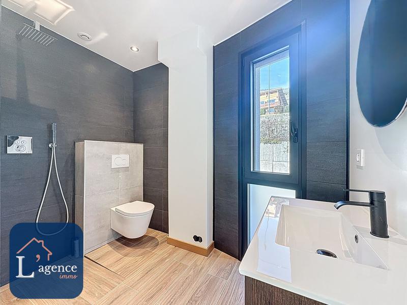 Maison - 202 m² - 8 pièces