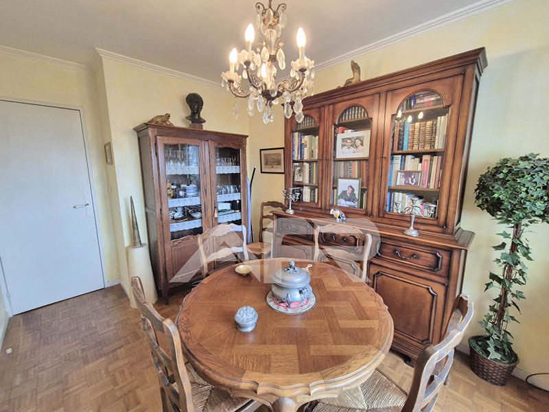 Appartement - 92 m² - 5 pièces