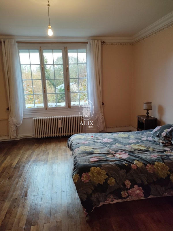 Maison - 180 m² - 7 pièces