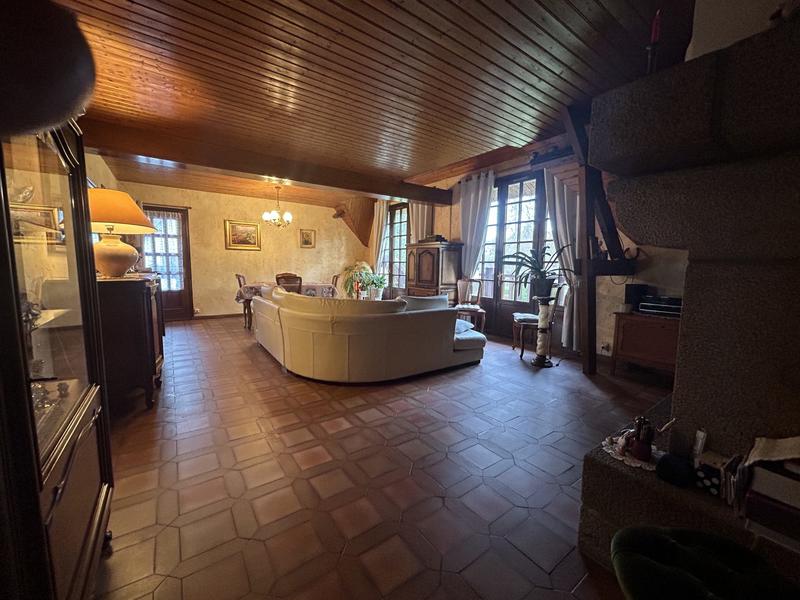 Maison - 213 m² - 7 pièces