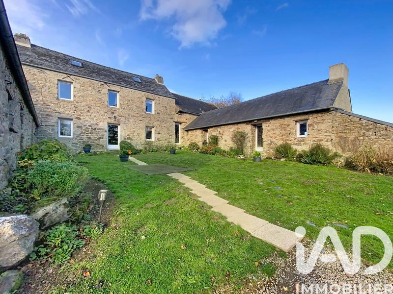 Maison - 240 m² - 9 pièces