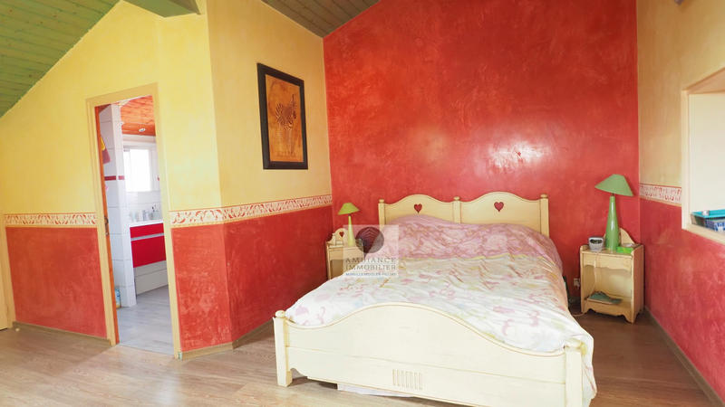 Maison - 222 m² - 9 pièces