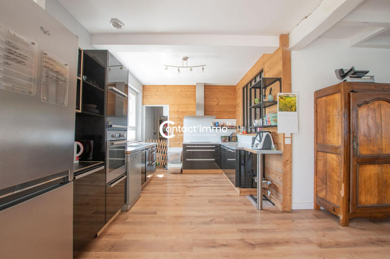 Maison - 220 m² - 7 pièces