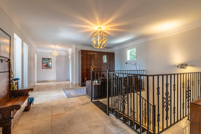 Maison - 400 m² - 11 pièces