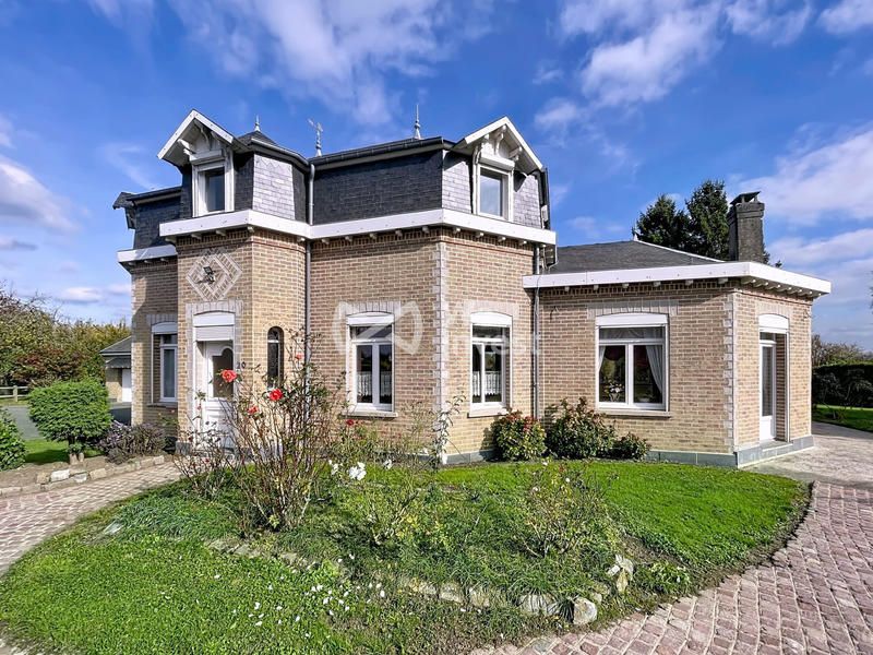 Maison - 217 m² - 8 pièces