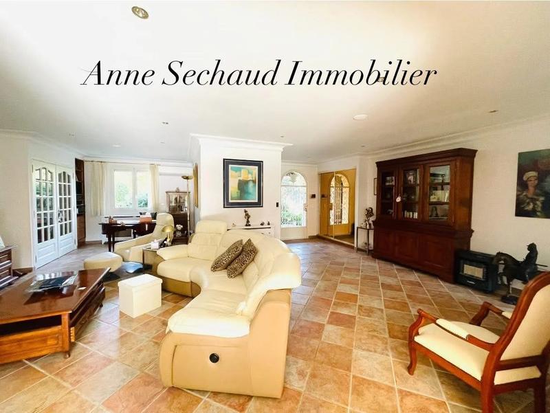 Maison - 203 m² - 5 pièces