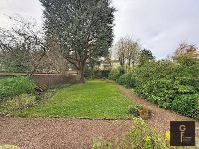 Maison - 306 m² - 10 pièces