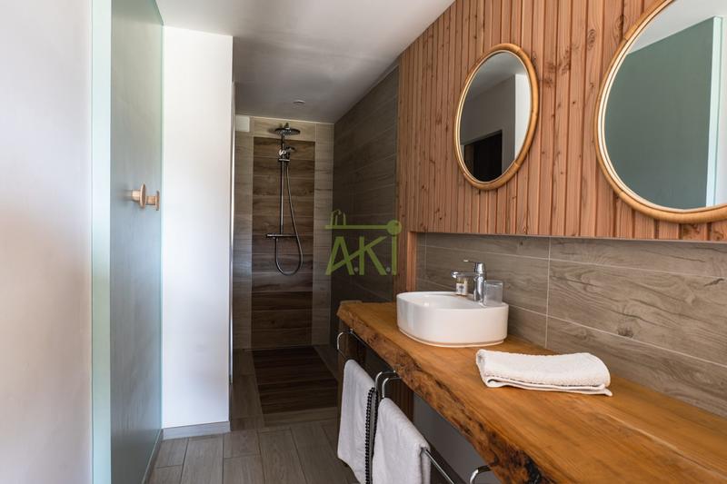 Maison traditionnelle - 266 m² - 11 pièces